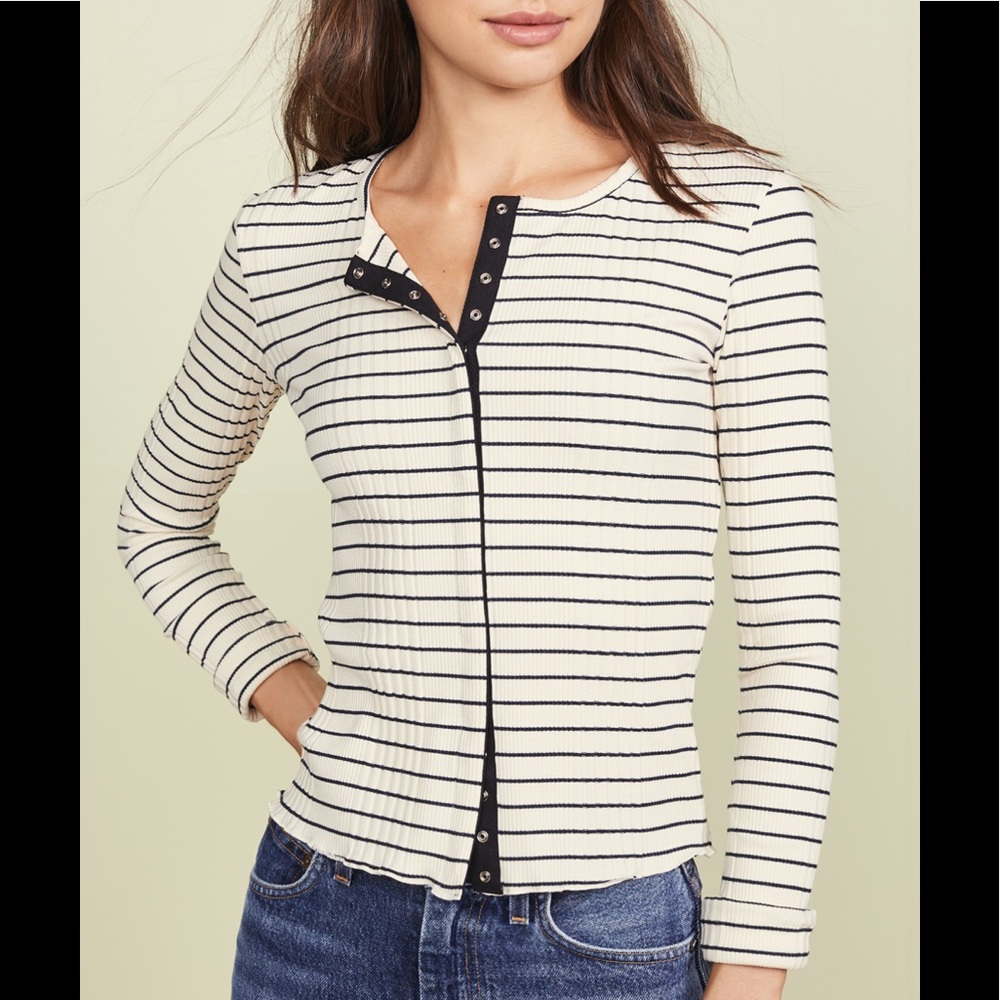 Liana Leset snap down